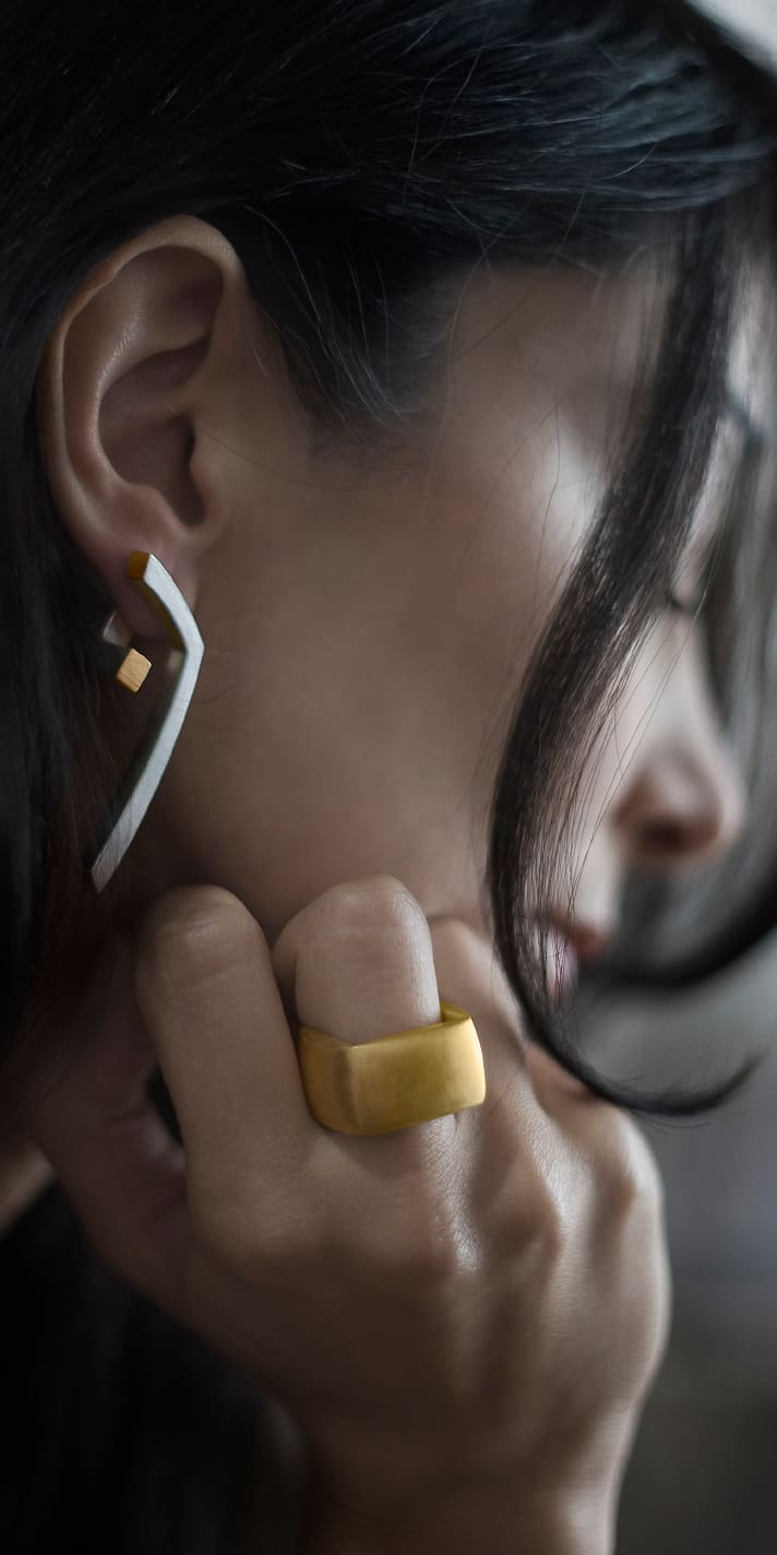 Ring und Ohrring aus Gold