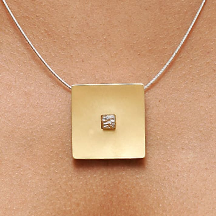 Goldschmuck mit Stein