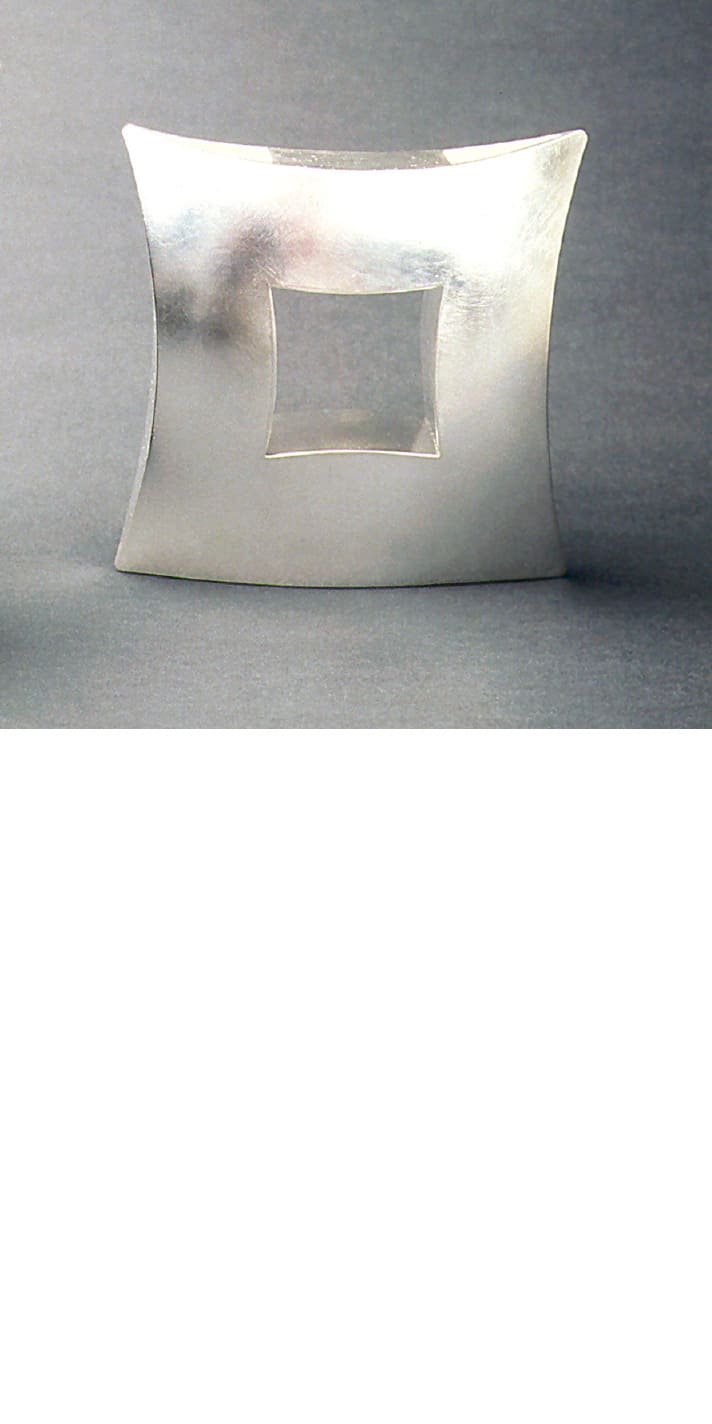 Vase im schillerndem Silber