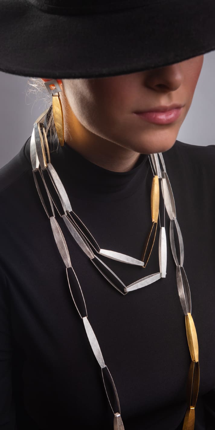 Kette und Ohrring aus Gold